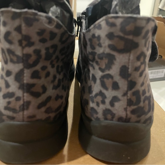 Mephisto Shamira Ankle Bootie size 8. - Picture 11 of 13